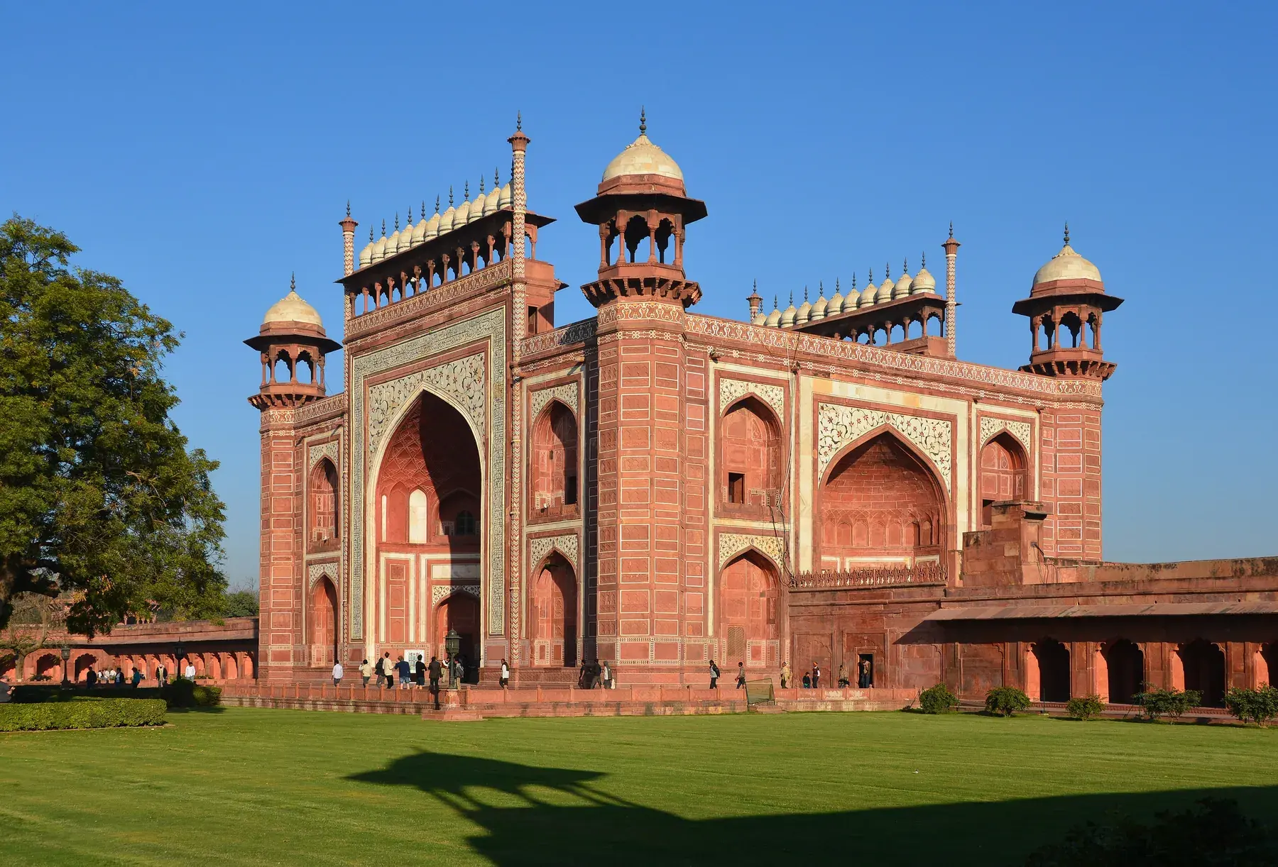 Great Gate (Darwaza-i-Rauza) of red sandstone and white marble, the entrance to the Taj Mahal complex